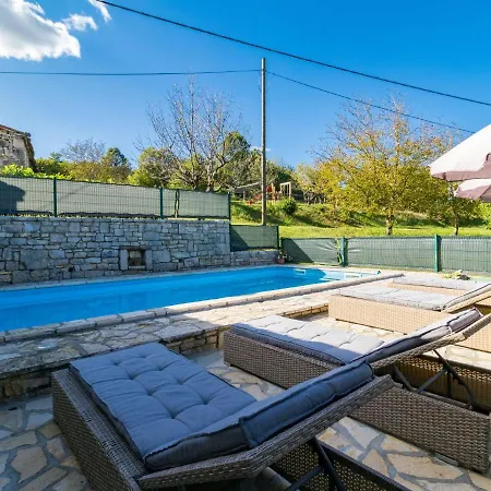 Holiday home Kate - Ipc153 By Interhome