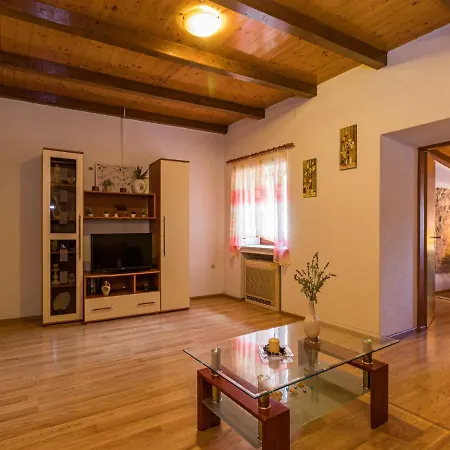 Holiday home Kate - Ipc153 By Interhome