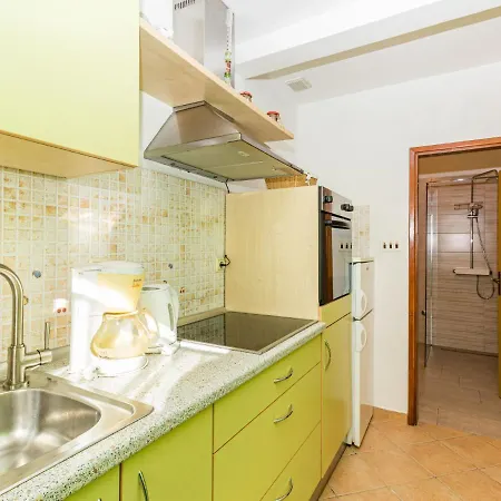 Kate - Ipc153 By Interhome *