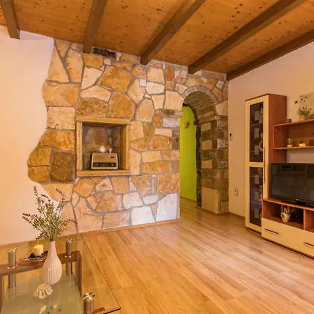 Kate - Ipc153 By Interhome *