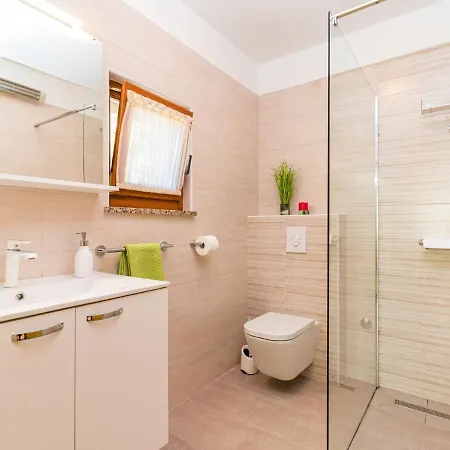 Kate - Ipc153 By Interhome