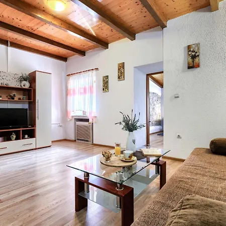 Kate By Interhome * Potpićan