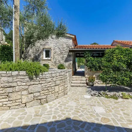 Kate By Interhome * Potpićan